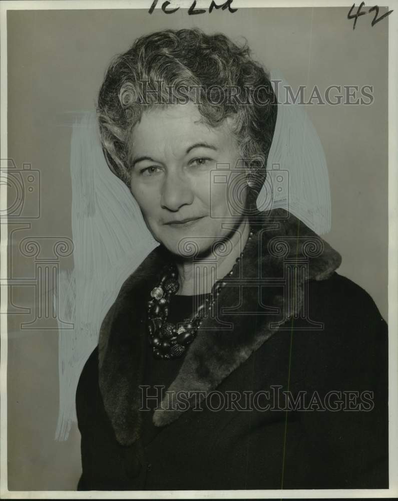 1962 Press Photo Queen of Spades Garden Club president Mrs. Paul Vegas