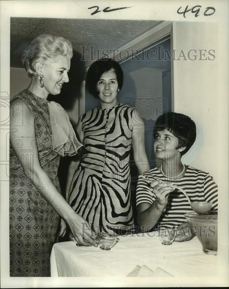 1967 Press Photo Meeting of Members of League of Women Voters - noo67962- Historic Images