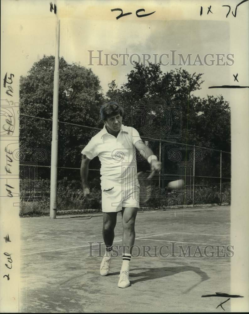 1974 Press Photo Bernard VanderLinden plays tennis - noo67988- Historic Images