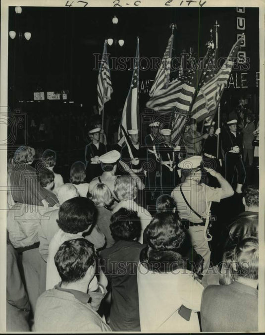 1967 Press Photo Spectators at Veterans Day Parade in New Orleans - noo68021