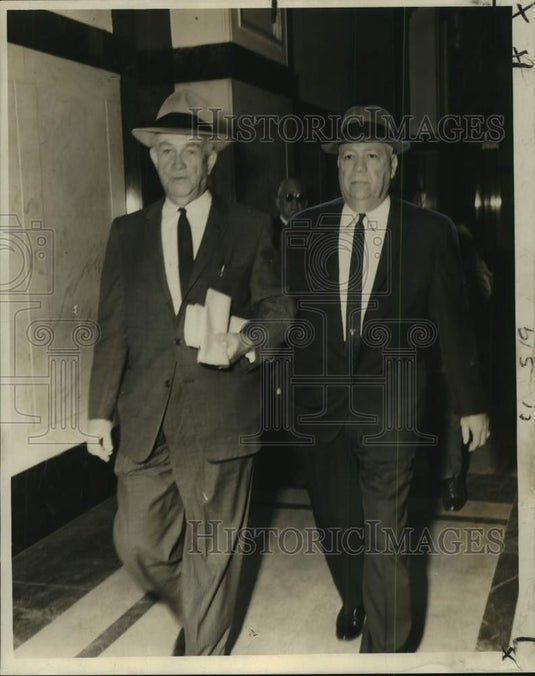 1963 Press Photo New Orleans-Patrolman Robert Velten on his way to trial