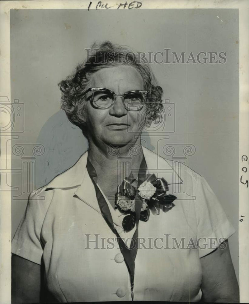 Load image into Gallery viewer, 1961 Press Photo Grand Circle Ancient Order of Druids grand arch Mary Veneralle
