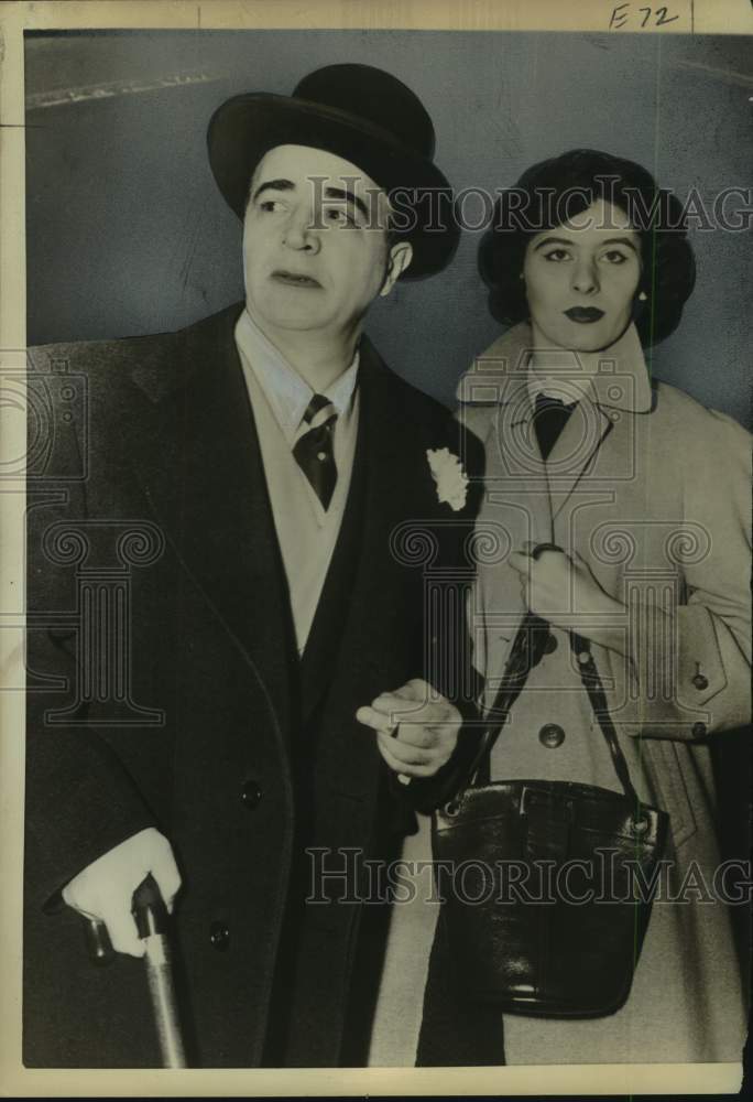 1953 Press Photo Pat Ward arrives with attorney at New York Criminal Court- Historic Images