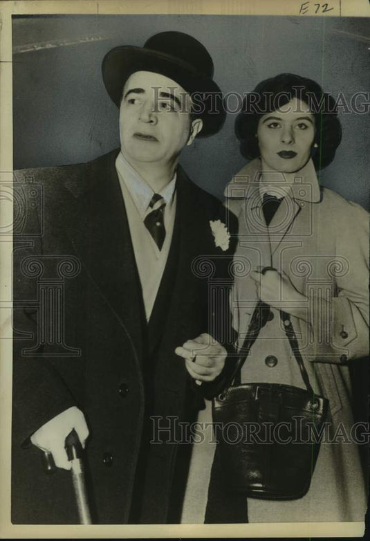 1953 Press Photo Pat Ward arrives with attorney at New York Criminal Court- Historic Images