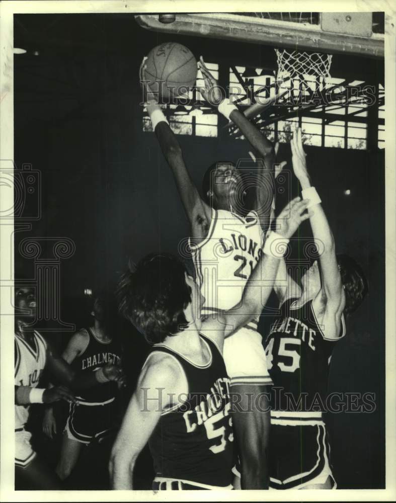 1979 Press Photo Basketball&#39;s Graylin Warner and Chalmette players at CYO game- Historic Images