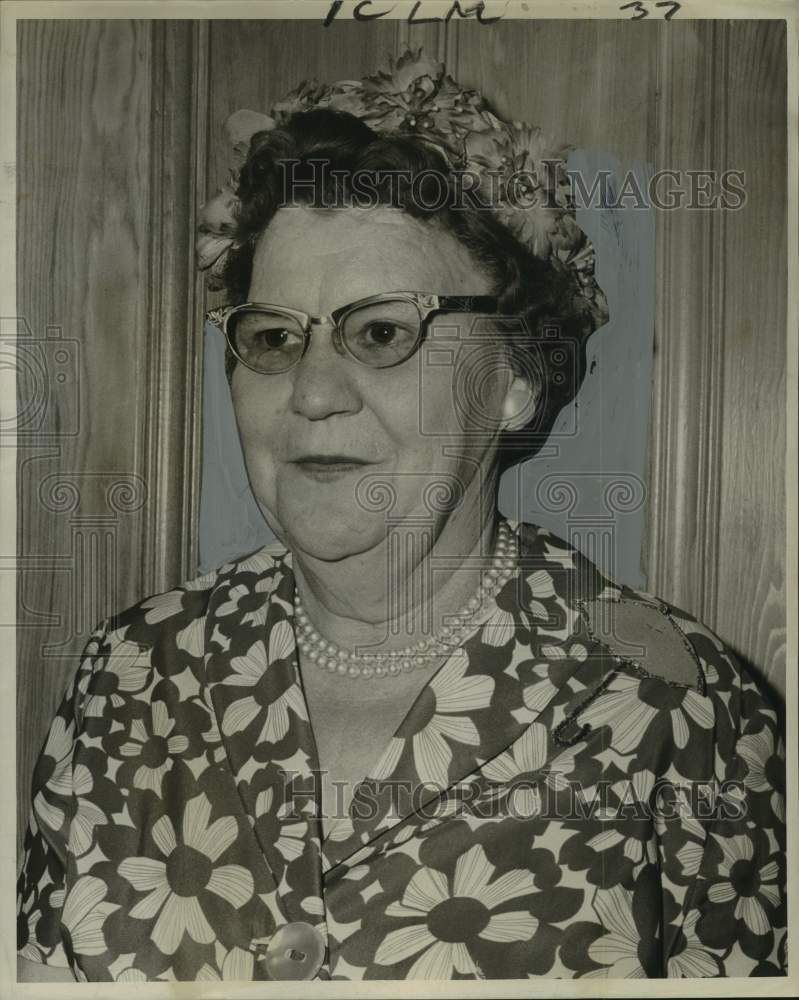 1963 Press Photo Mrs. Herbert Vosbein,president of the Charity Crib Auxiliary