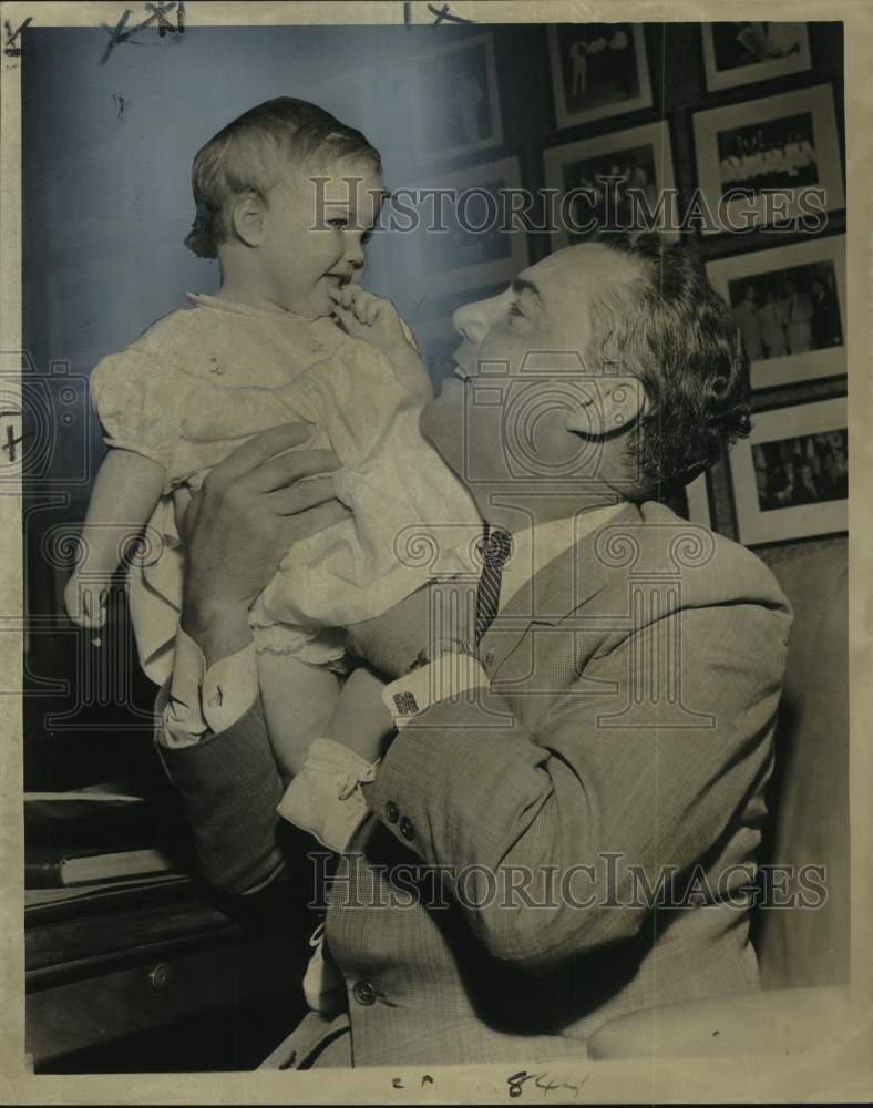 Load image into Gallery viewer, 1964 Press Photo Miss Transportation Christine Shrader at Traffics Club event
