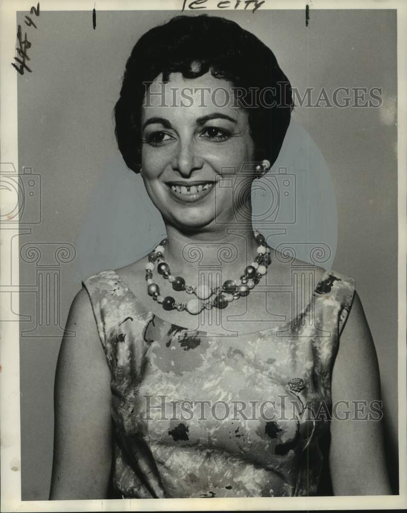 Load image into Gallery viewer, 1961 Press Photo Sweet Adelines of New Orleans president Ethel Shocket
