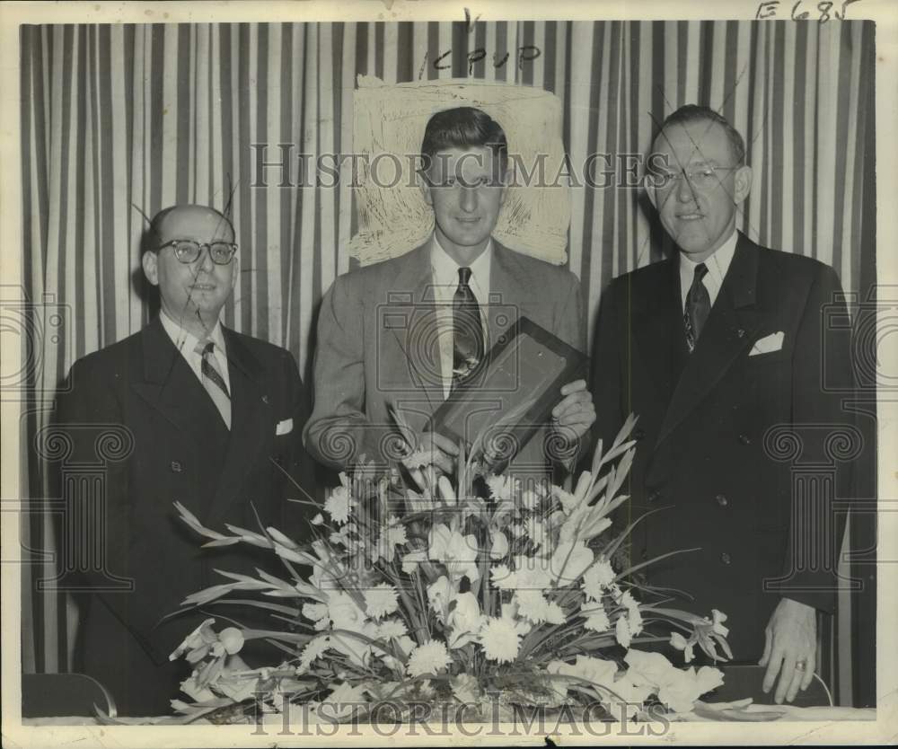 1952 Press Photo Meridian Junior Chamber of Commerce honors George Shannon