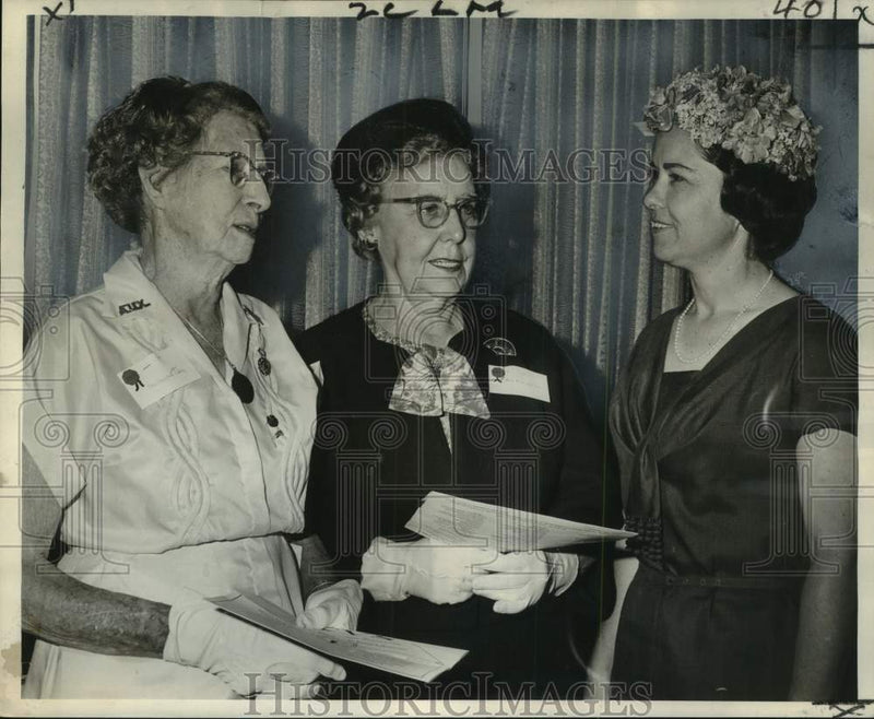Load image into Gallery viewer, 1964 Press Photo Volunteers honored at Community Volunteer Service ceremony
