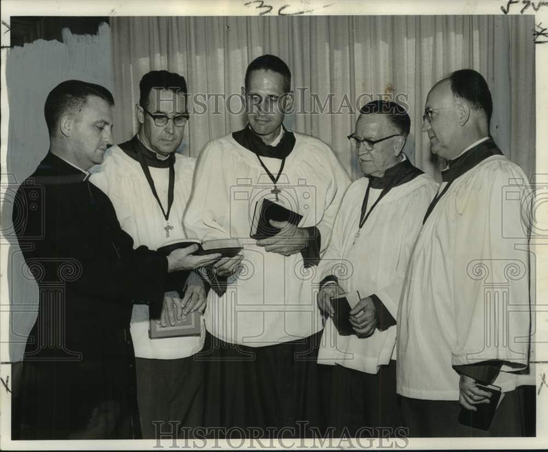 Load image into Gallery viewer, 1961 Press Photo Delegates plan for Episcopal Church installation in Louisiana
