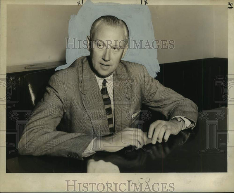 Load image into Gallery viewer, 1959 Press Photo Dr. Louis Vanden Berghe, Belgian Art Historian - noo68451
