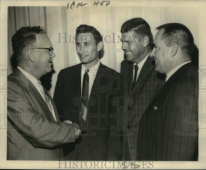 Load image into Gallery viewer, 1965 Press Photo Purchasing Agents Association president Lee K. Vorisek.
