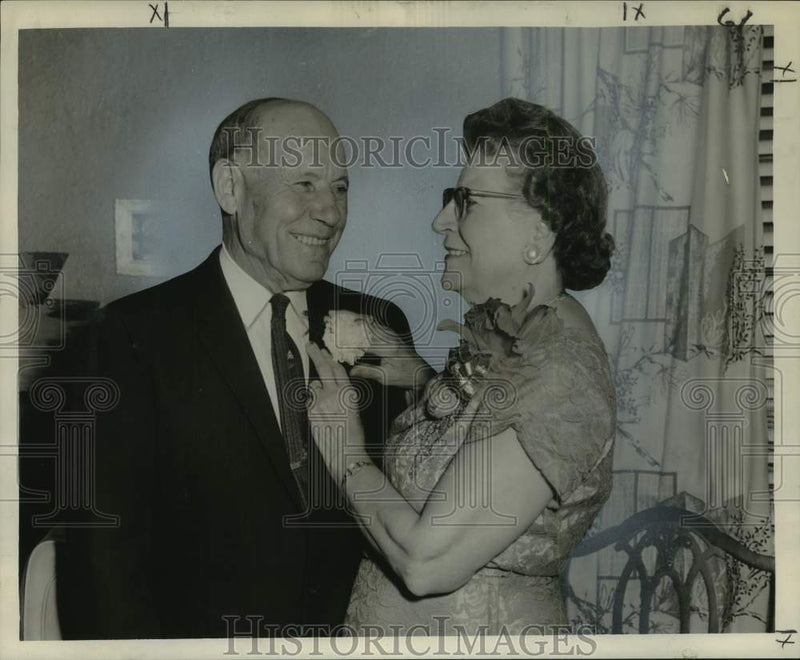 Load image into Gallery viewer, 1959 Press Photo Mr. and Mrs. Joseph Varuso celebrate 50th anniversary
