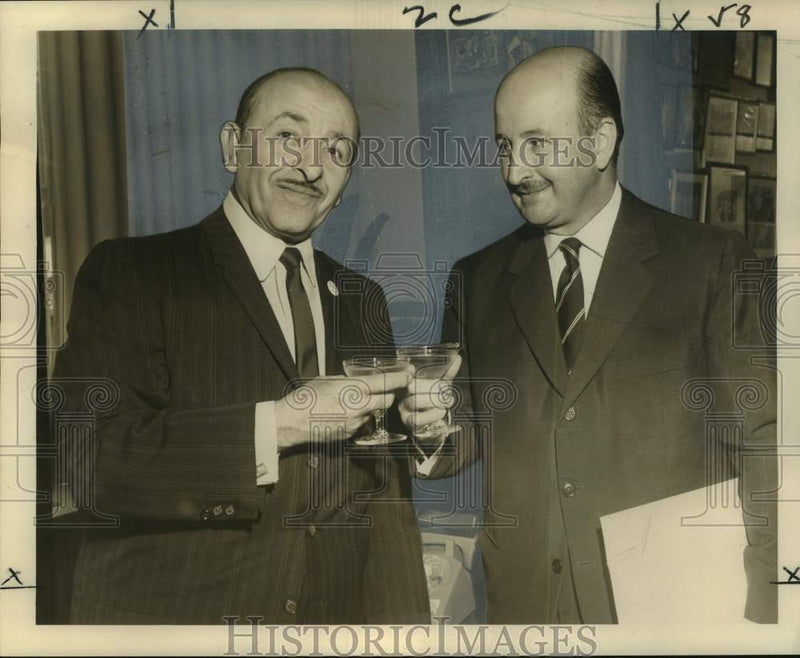Load image into Gallery viewer, 1965 Press Photo Mayor Victor H. Schiro &amp; Argentina consul Rafael M/ Vasquez
