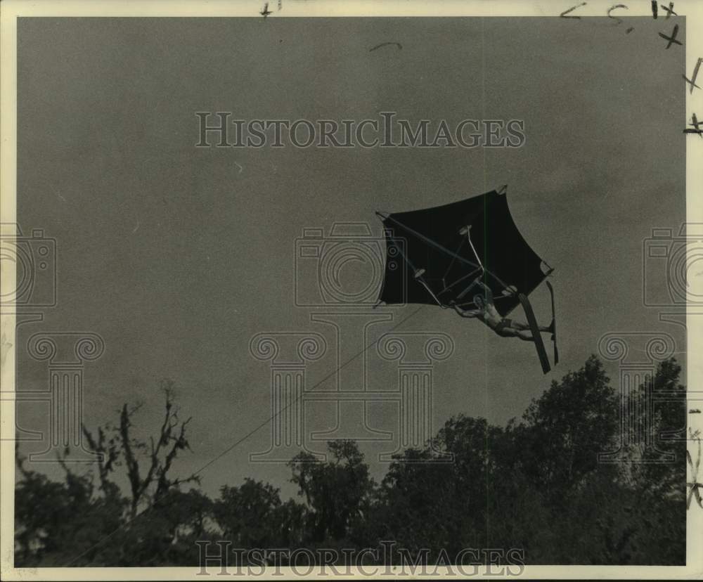 1961 Press Photo Hang gliding above trees - noo68703- Historic Images