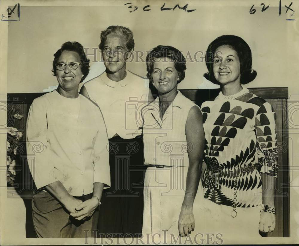 1969 Press Photo Bayou Barriere Ladies Golf Association officers installed- Historic Images