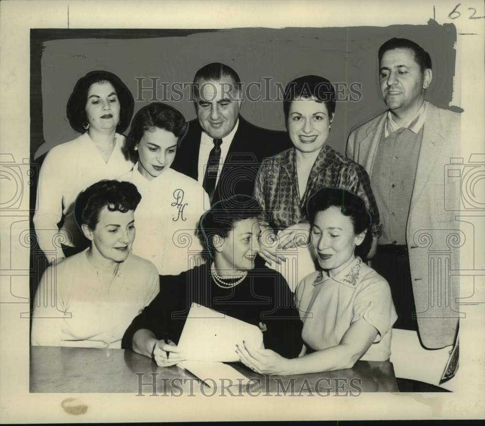 1958 Press Photo Committee members plan &quot;Jubilee&quot; for B&#39;nai B&#39;rith Fund drive