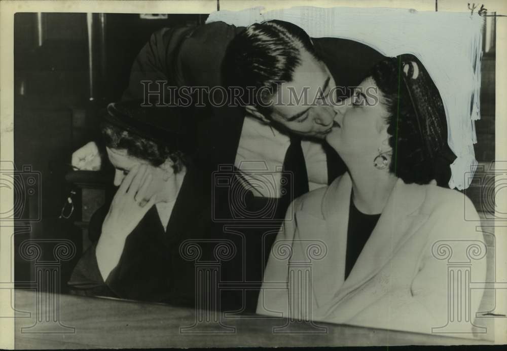1954 Press Photo Former St. Louis Police Lt. Louis Shoulders &amp; wife in courtroom