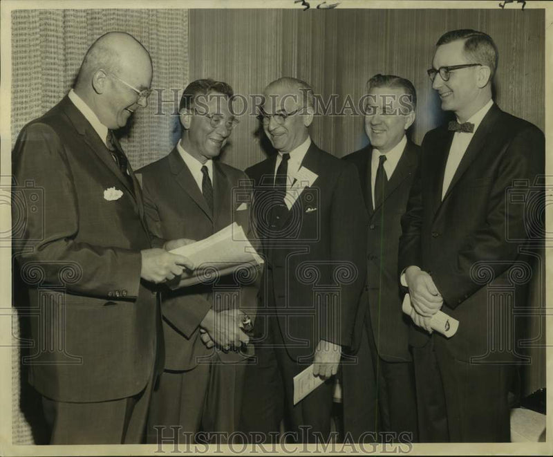 Load image into Gallery viewer, 1965 Press Photo Doctors attend New Orleans Graduate Medical Assembly, Roosevelt
