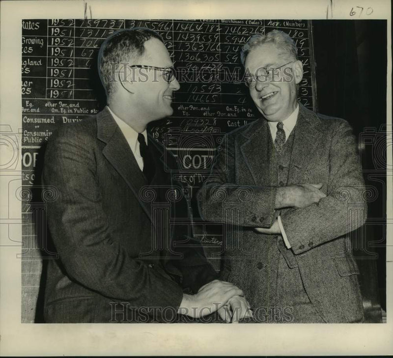 Load image into Gallery viewer, 1953 Press Photo Stock Exchange officials J.B. Shober and Funston confer in LA
