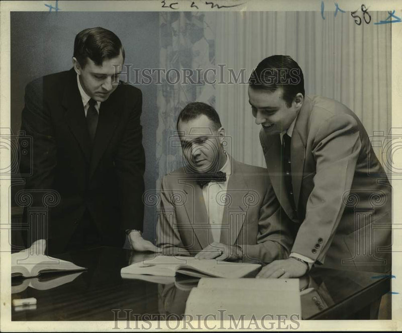 Load image into Gallery viewer, 1956 Press Photo Dr. James Watkins with Ochsner Foundation Fellows participants
