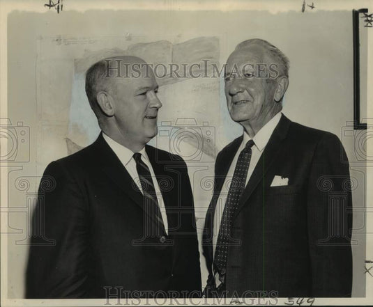 1961 Press Photo Civil Service League's James Watson and Wilson Callender confer