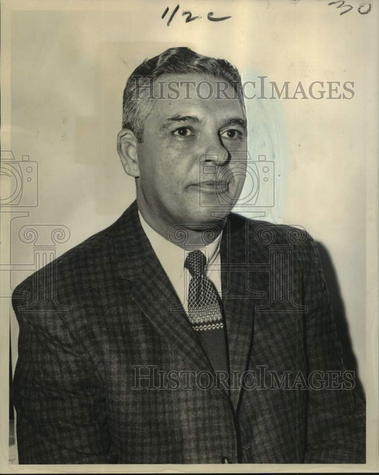 1962 Press Photo Ralph Shatz, manager of Barkers on Jefferson Highway