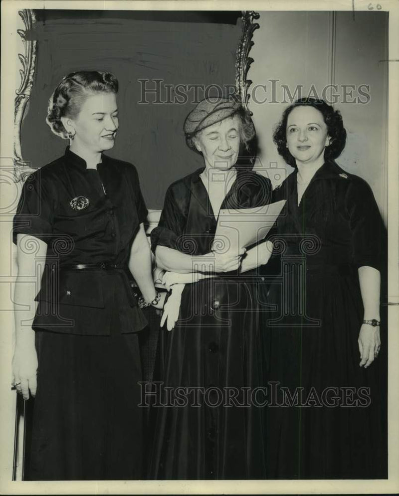 Load image into Gallery viewer, 1953 Press Photo Mrs. Richard Kohn, Mrs. Gustaf Wealfeldt, Mrs. Felix Hoveras
