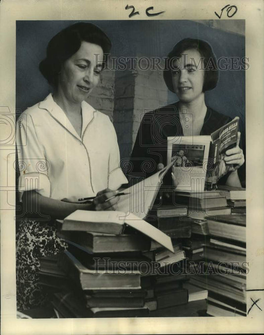 1965 Press Photo Symphony Book Fair officers Mrs. Shushan & Mrs. Conroy