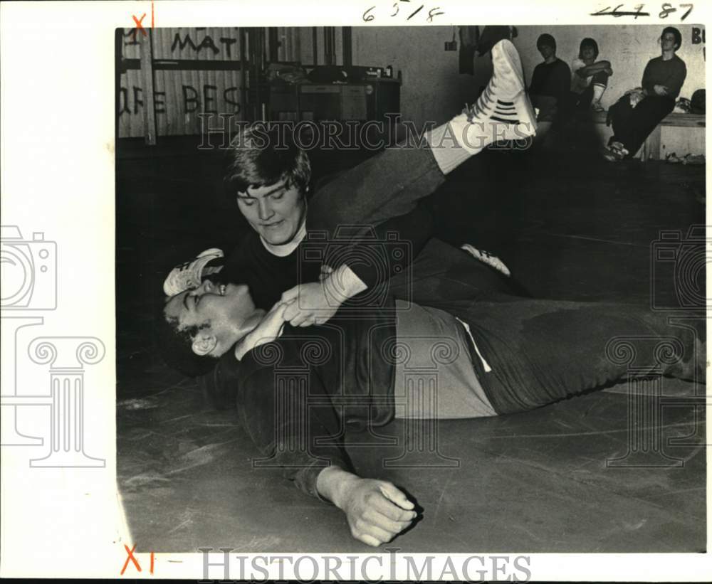 1982 Press Photo West Jefferson High School Wrestler Larry Sheffield &amp; Teammate- Historic Images