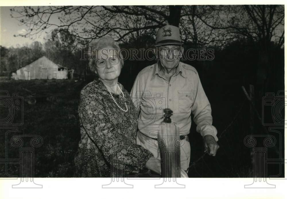 Press Photo J. Edwards and wife Sarah, on their farm in Clay County Mississippi