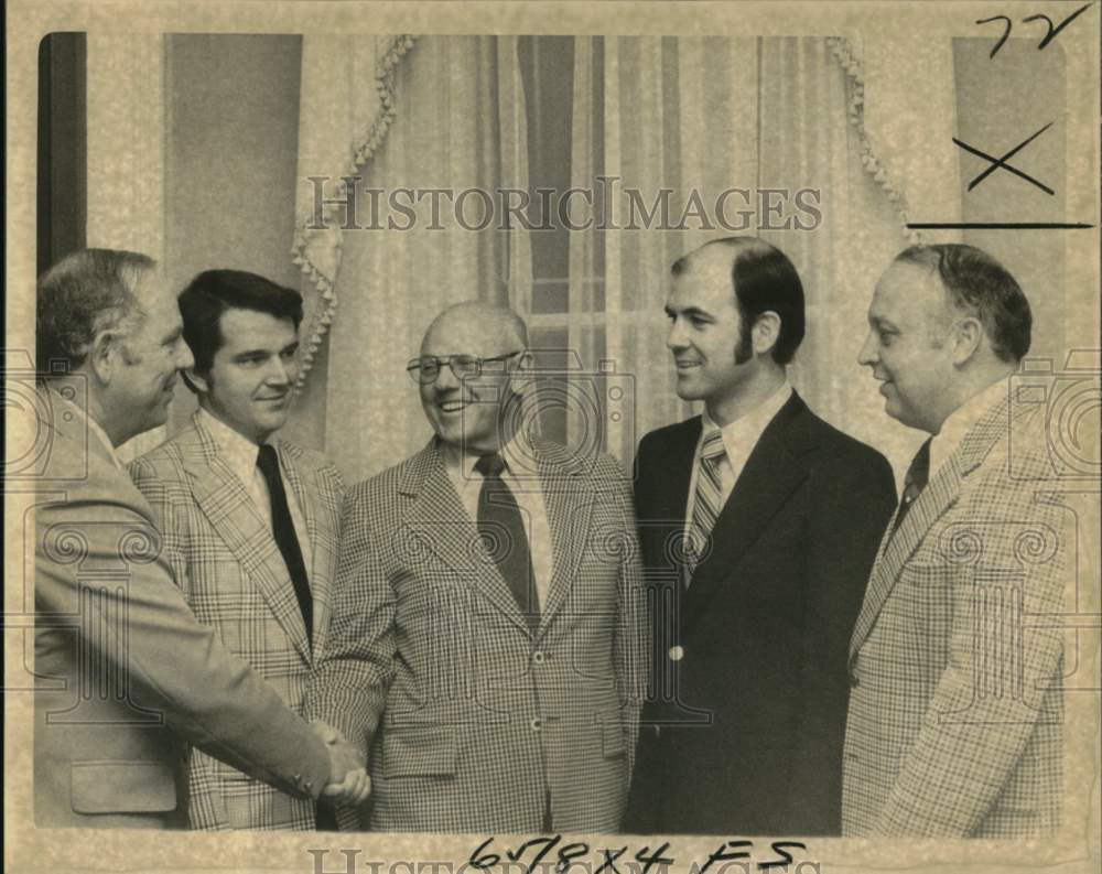 1977 Press Photo Group discusses Superdome as NCAA Basketball Championship Site- Historic Images