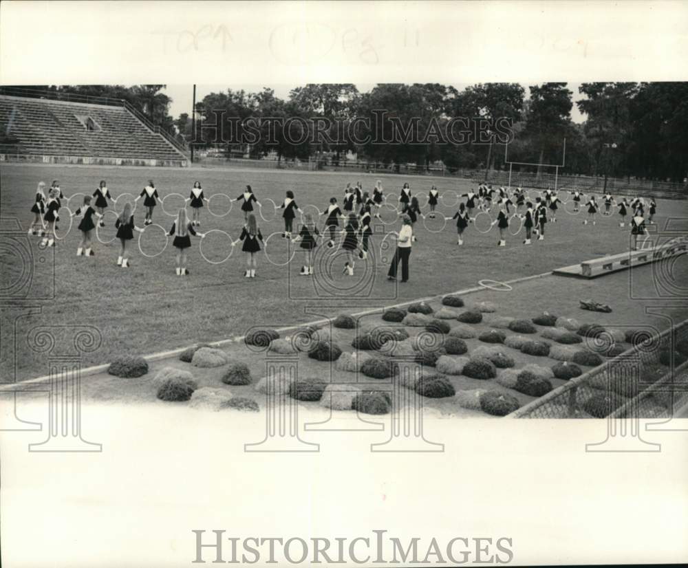 1974 Press Photo Chargerettes perform on stadium field in hula hoop formation- Historic Images