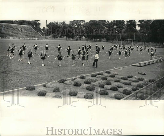1974 Press Photo Chargerettes perform on stadium field in hula hoop formation- Historic Images