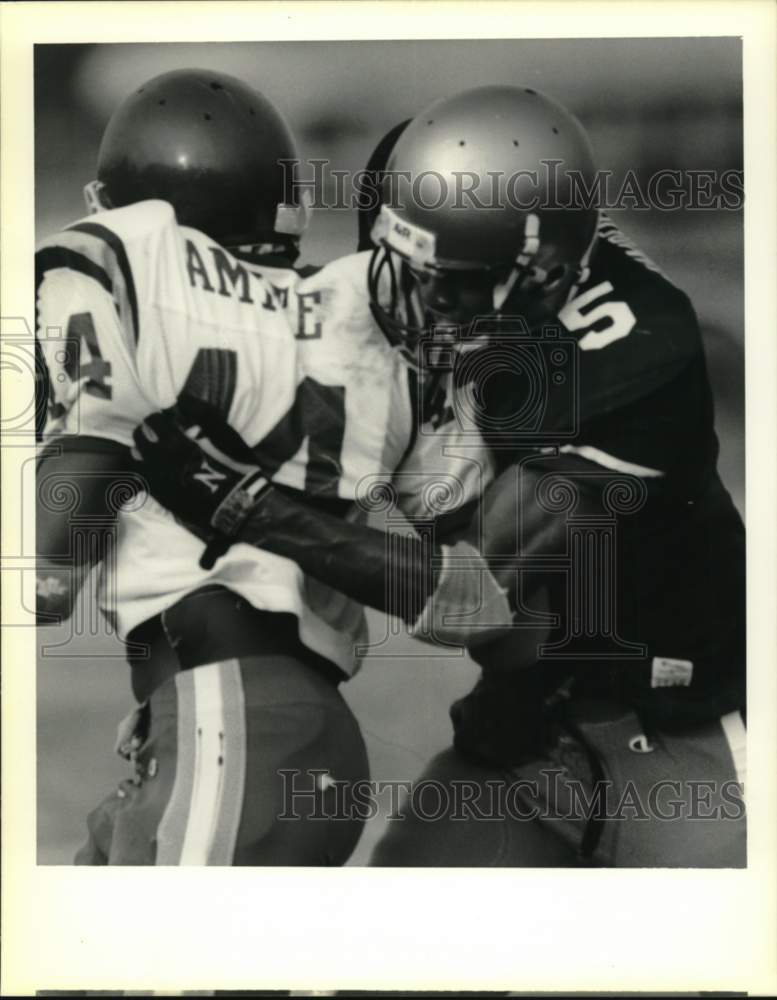 1989 Press Photo Bogalusa Football Player Ricardo Washington tackles Opponent- Historic Images