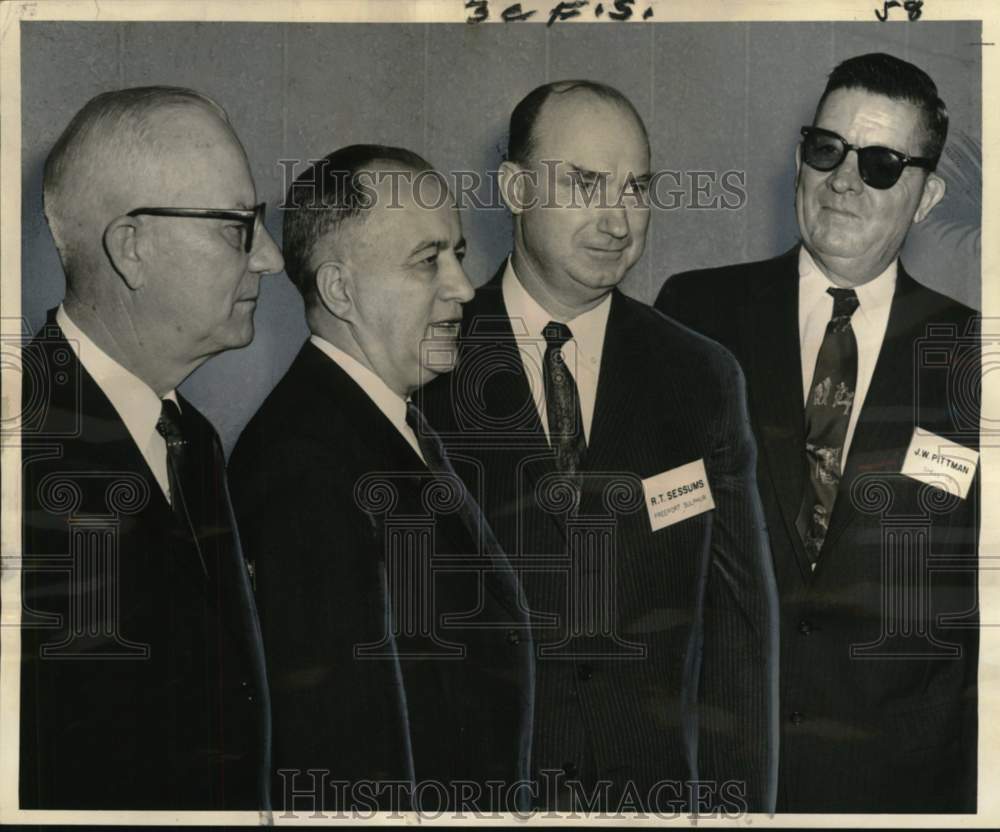 1960 Press Photo Admiral A.C. Richmond with offshore advisory committeemen- Historic Images