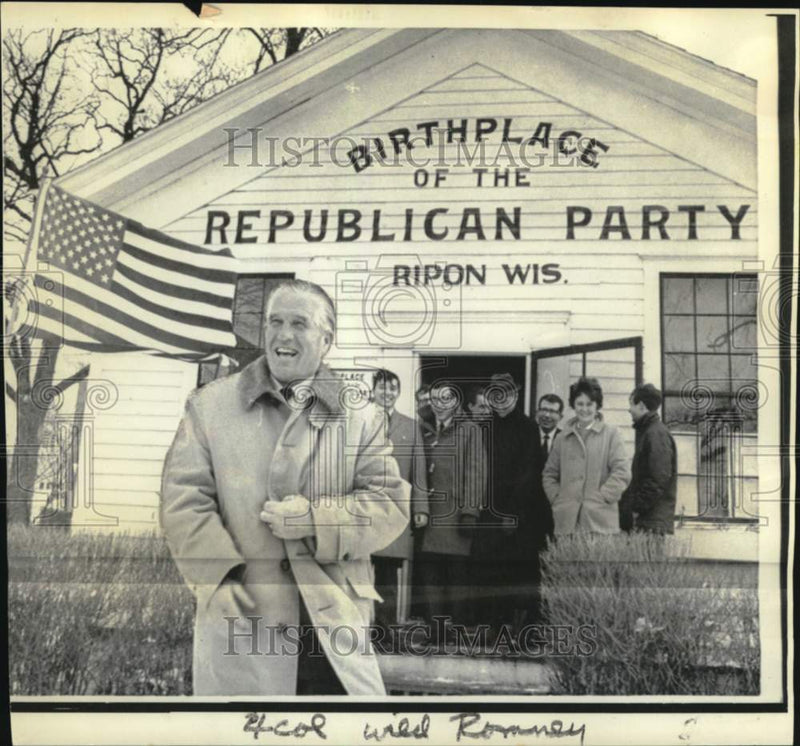 Load image into Gallery viewer, 1968 Press Photo Governor George Romney in Ripon, Wisconsin, GOP birthplace
