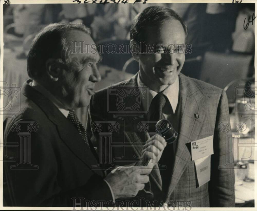 1975 Press Photo New &amp; old chair of National Governor&#39;s Conference - noo70896- Historic Images