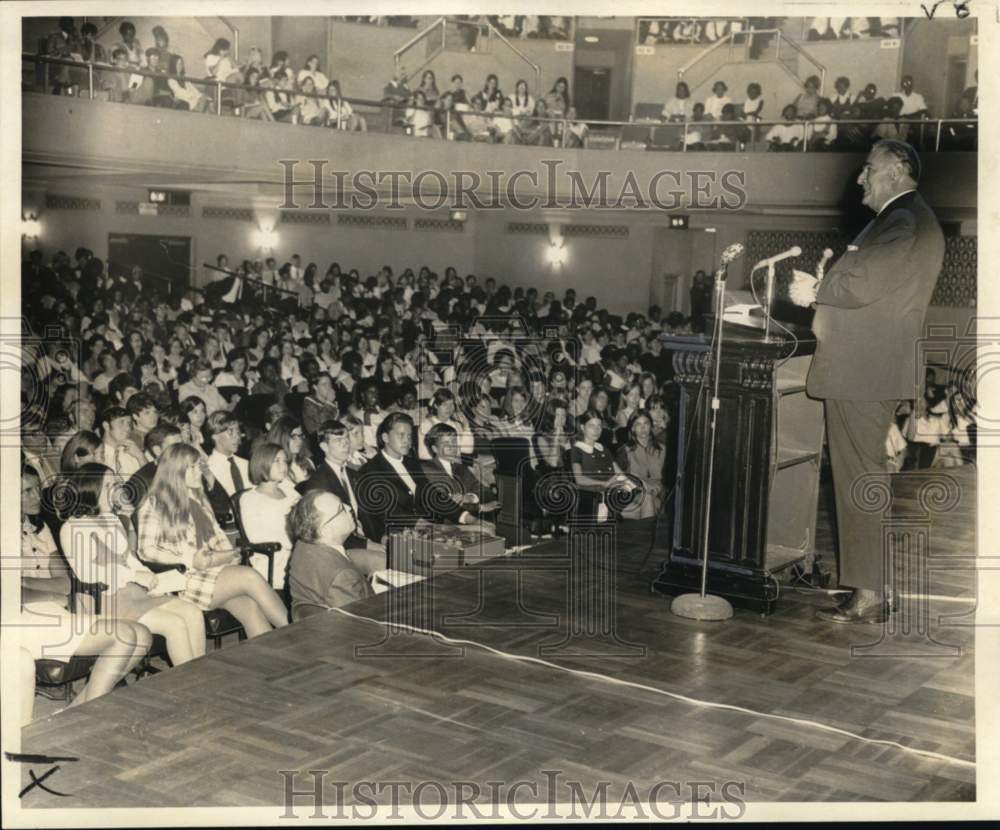 1969 Press Photo Dr. Nicholas Nyaradi of Bradley Univ., speaks in New Orleans- Historic Images