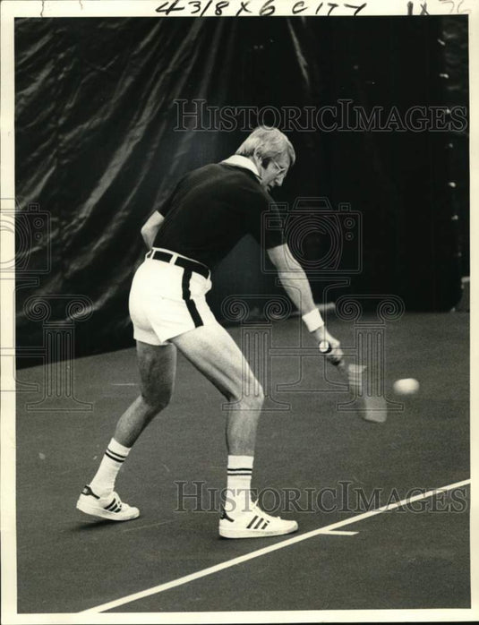 1977 Press Photo Hamilton Richardson plays tennis game - noo71859- Historic Images