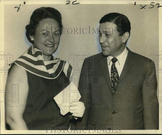 1969 Press Photo Dr. Jacob Weisler & Mrs. Oscar M. Gwinn, Jr. DePaul Hospital- Historic Images