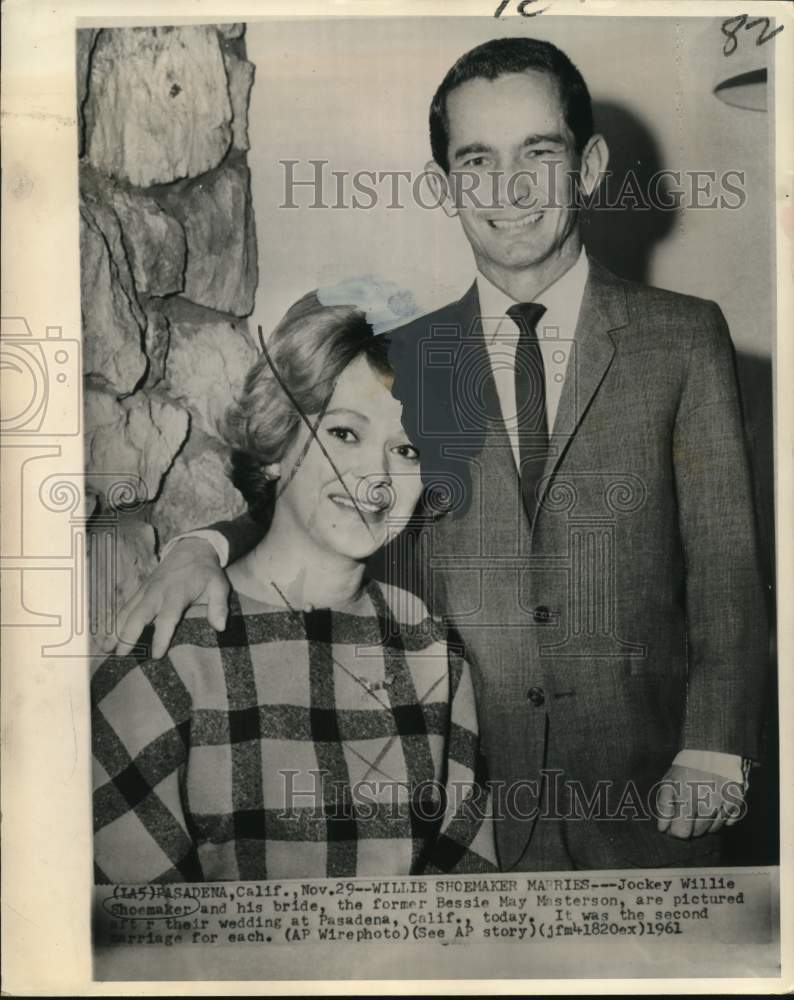 1961 Press Photo Jockey Willie Shoemaker and bride Bessie May in California- Historic Images