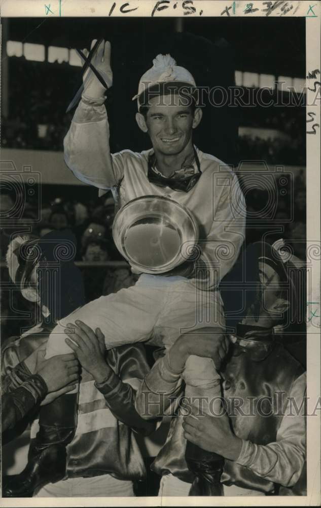 1965 Press Photo Winning jockey Willie Shoemaker, bad luck left him ...