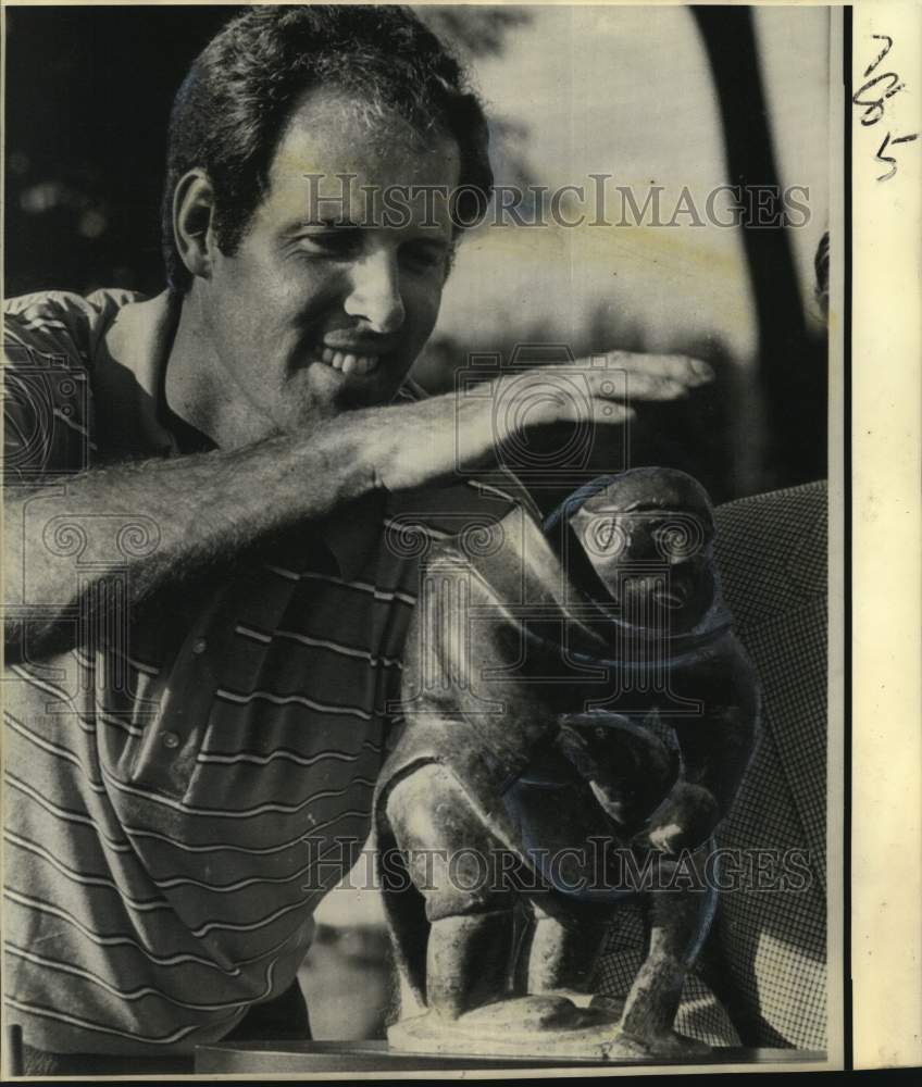 1973 Press Photo Golfer Tom Weiskopf with Peter Jackson Trophy at Canadian Open- Historic Images