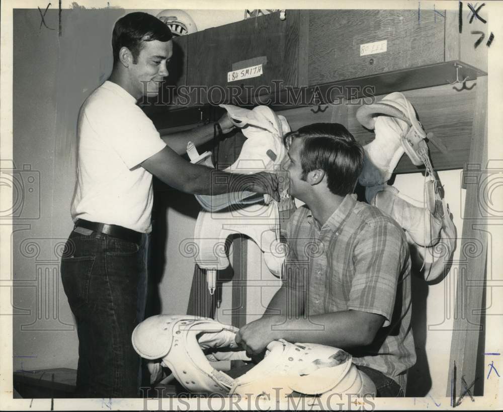 1970 Press Photo Greenies Ed Smith &amp; George Ewing with football equipment- Historic Images