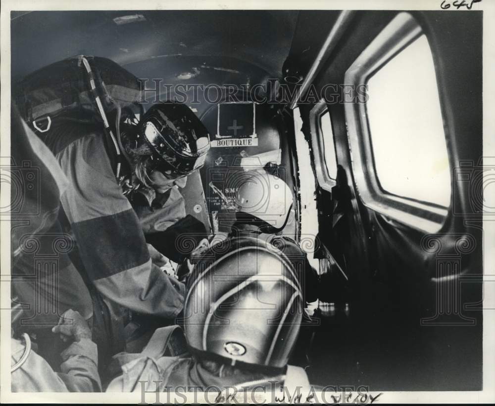 1974 Press Photo Southern Parachute Association Members ready to Skydive- Historic Images