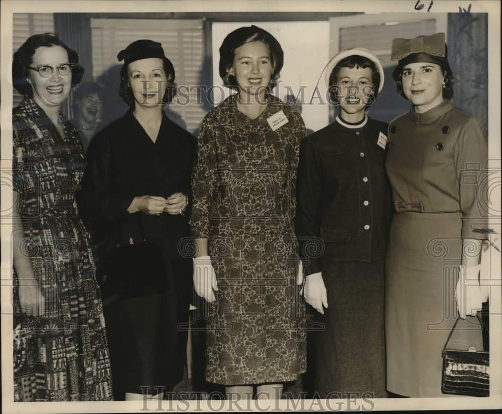 1959 Press Photo Connie Wehrman with Navy Officers Wives Club new officers- Historic Images