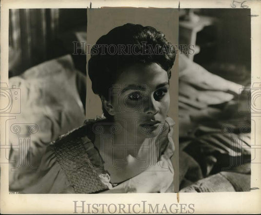 1951 Press Photo Actress Jean Simmons in scene from "Cage of Gold."- Historic Images