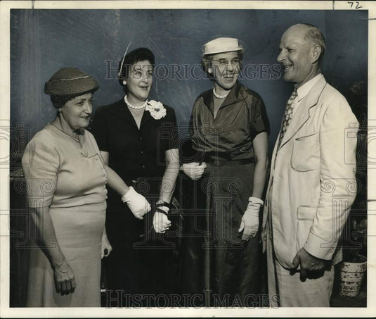 1953 Press Photo Mrs. Samuel Wellborn attends event with guests - noo74037- Historic Images